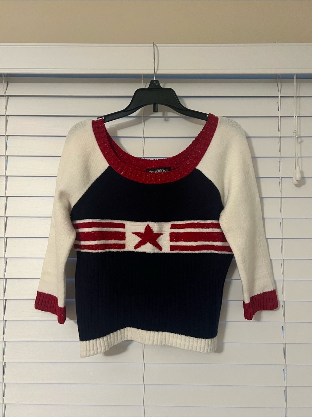 Cool Line Women's Navy Crewneck Sweater with Red Star Stripe Size L